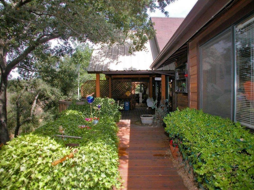 ג'וליאן Wikiup Hummingbird Hotel מראה חיצוני תמונה